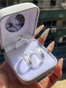 Alianças de Prata 5mm Reta Com Um Delicado Friso na Lateral Fosca