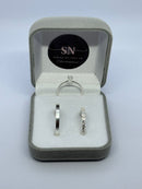 Alianças de Prata 2.5mm  Reta Feminina Toda Cravejada Cravação Esgrifada Masculina toda Lisa