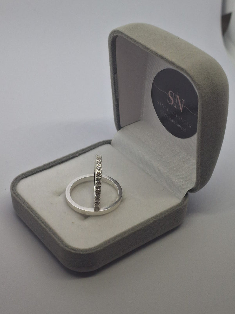Alianças de Prata 2.5mm  Reta Feminina Toda Cravejada Cravação Esgrifada Masculina toda Lisa