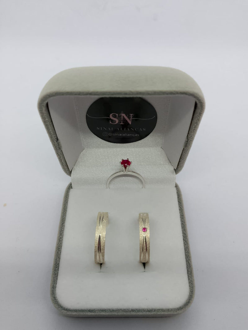 Alianças De 4mm Reta Fosca Com Friso e Pedra Central