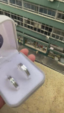 Alianças de Prata 4mm Reta Um Friso Côncava No Centro Polida