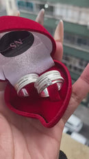 Alianças De Prata 8mm Lateral Recartilhada Friso 0,7 Central Fosca